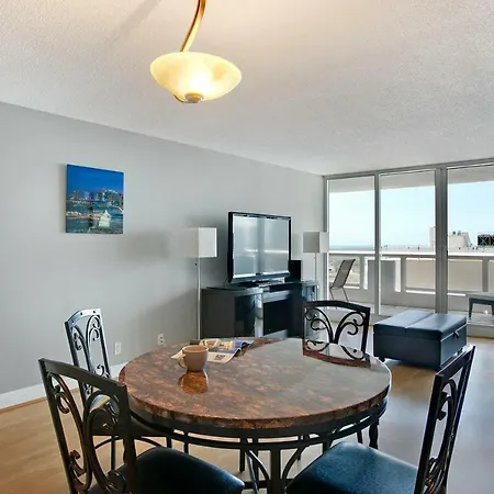 Bayfront Gem With Balcony And Pool Apartment